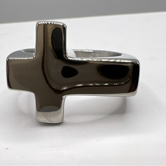 Men’s white stainless steel cross ring